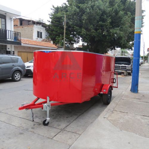 Caja abierta con piso de madera con puerta trasera a una hoja