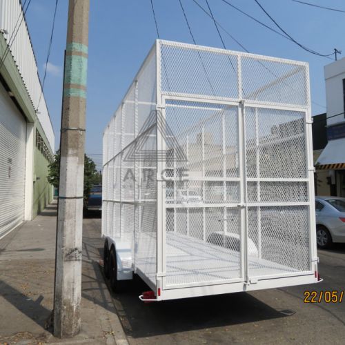 Jaula para transporte de PET y reciclados con metal desplegado