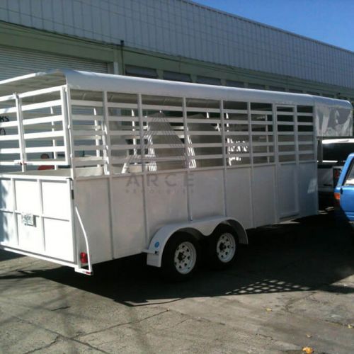 Remolque fabricado para 4 caballos con caseta frontal