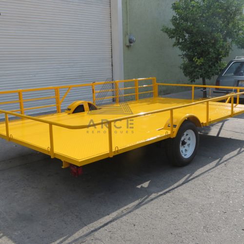 Remolque tipo plataforma de cama alta para usos varios