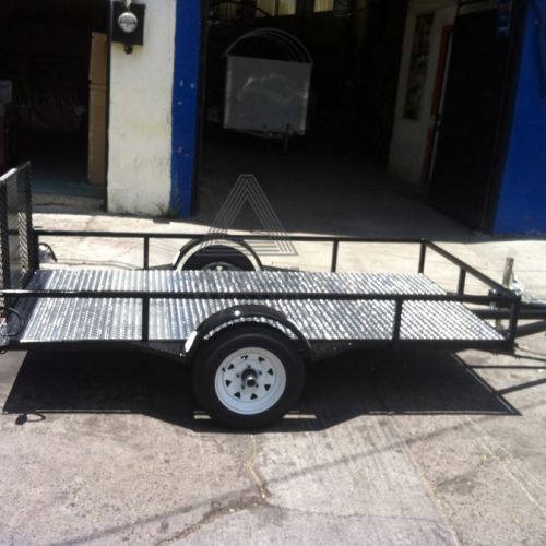 Remolque tipo plataforma con piso de aluminio rampa con protección central para ideal para transportar una moto