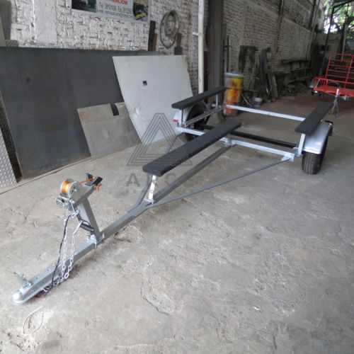 Remolque para lancha inflable con estructura desarmable para economizar espacio